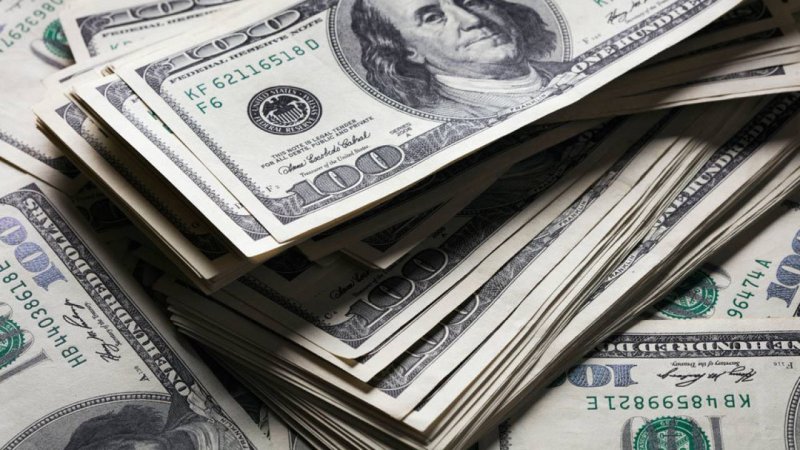 Курс доллара значительно вырос на торгах - «Финансы»