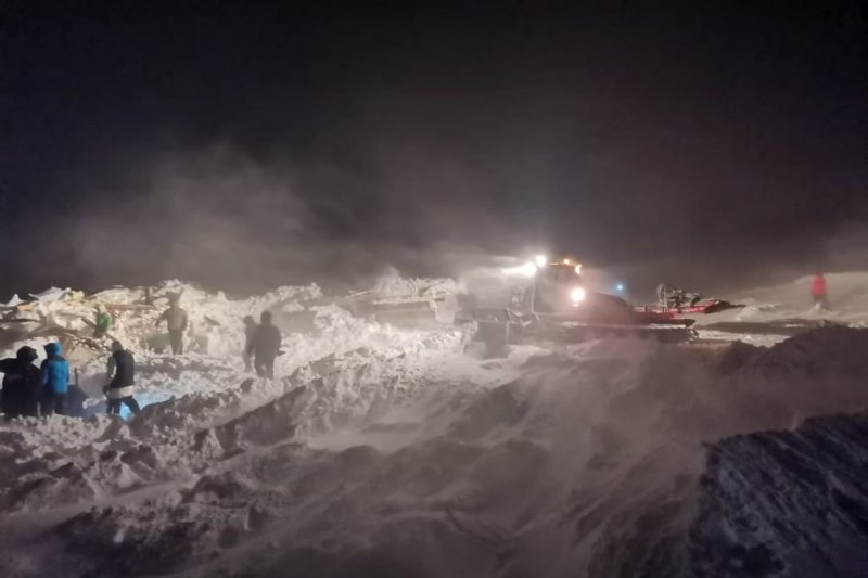 В МЧС показали ход спасательных работ после схода лавины под Красноярском - «Финансы»