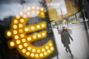 Как падение курса рубля отразится на жизни россиян - «Финансы»