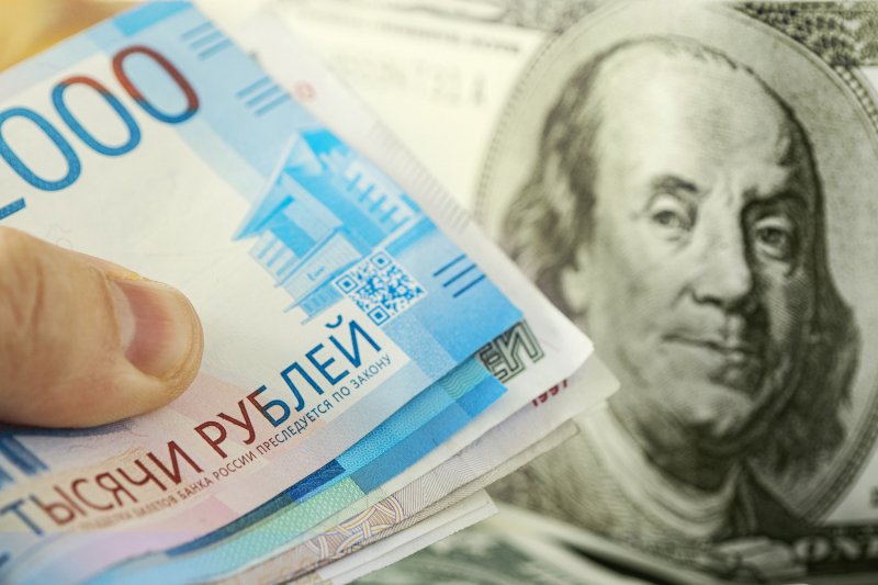 ФАС выступила против привязки внутренних контрактов к доллару - «Финансы»