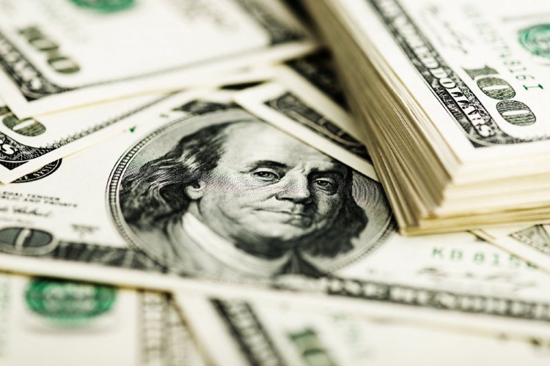 Доллар упал до 65 рублей впервые с февраля 2020 года - «Финансы»