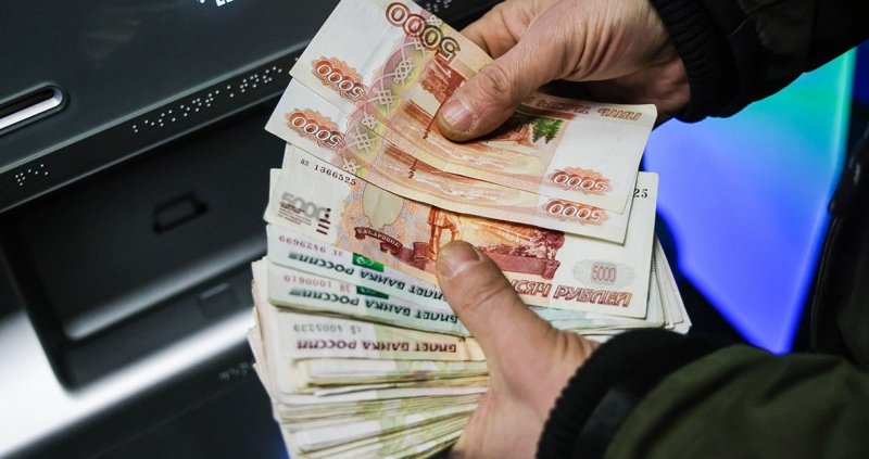 Россияне бросились в банки за наличными и валютой. Эксперты объяснили, сколько это продлится - «Тема дня»