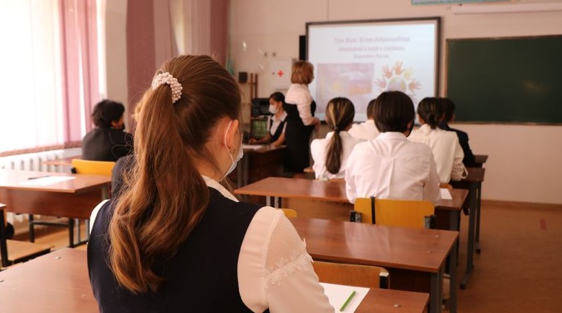 На увеличение зарплаты казахстанских учителей в 2022 году выделили 1,2 трлн тенге - «Финансы»