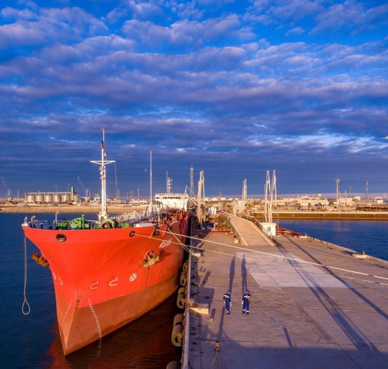 В апреле КазТрансОйл увеличил экспорт нефти по направлению порта Баку на 75% - «Экономика»