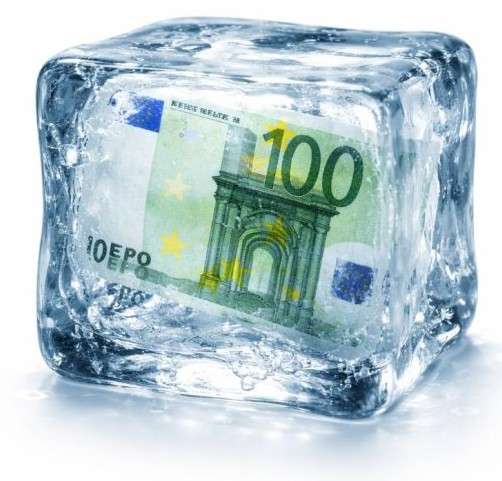 Bloomberg: Euroclear смягчил правила платежей по замороженным активам РФ - «Финансы»